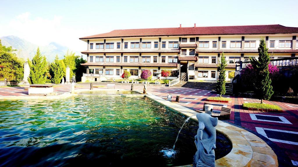 Puri Bening Lake Front Hotel Kubu Luaran gambar